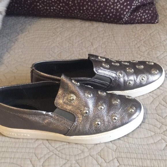 shoes - Picture 2 of 2